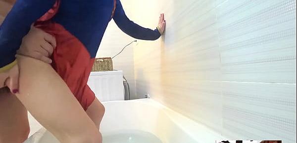  SuperGirl save the day and recive a orgasm